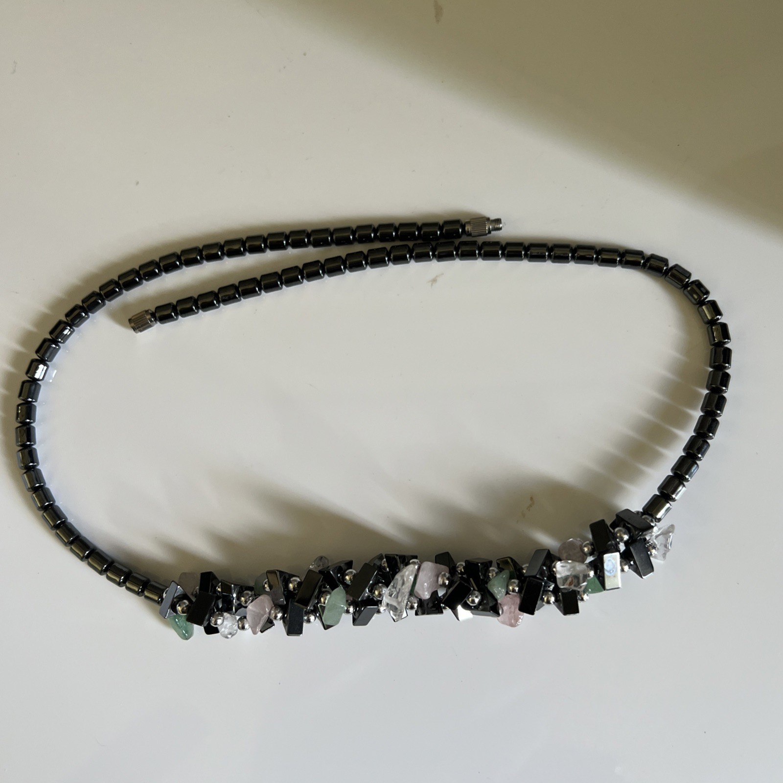 Vintage Hematite Jade Quartz Chip Stone Necklace 17″ Screw Closure