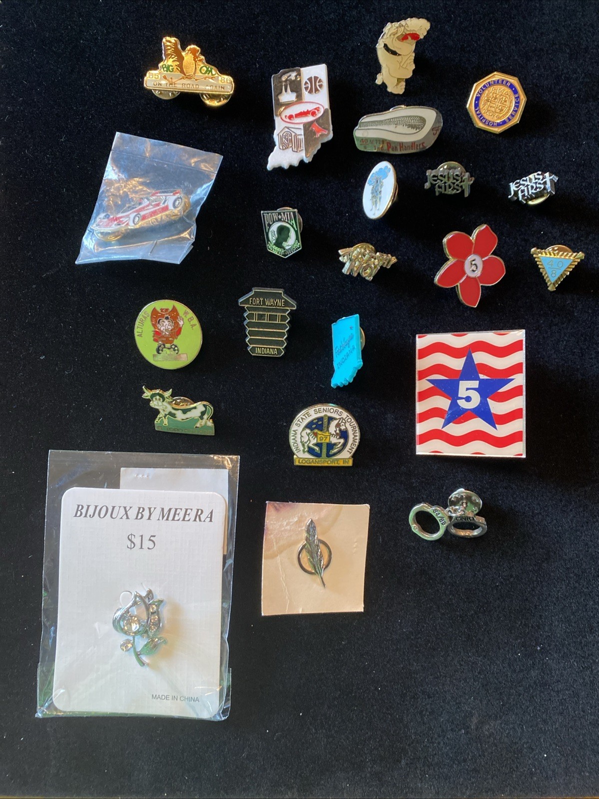 Lot Of 22 Vintage Random Lapel Pins Brooch Indiana Pow*Mia Horse Cow Flower