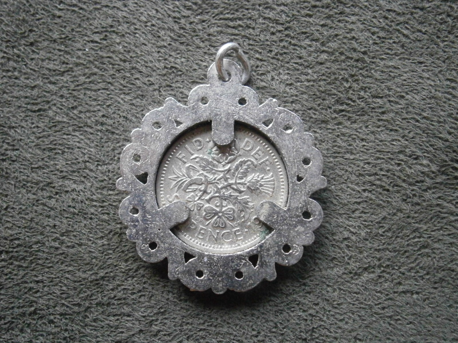 Queen Elizabeth II Vtg Shiny Sixpence Coin in Ornate Silvertone Mount 6.3g