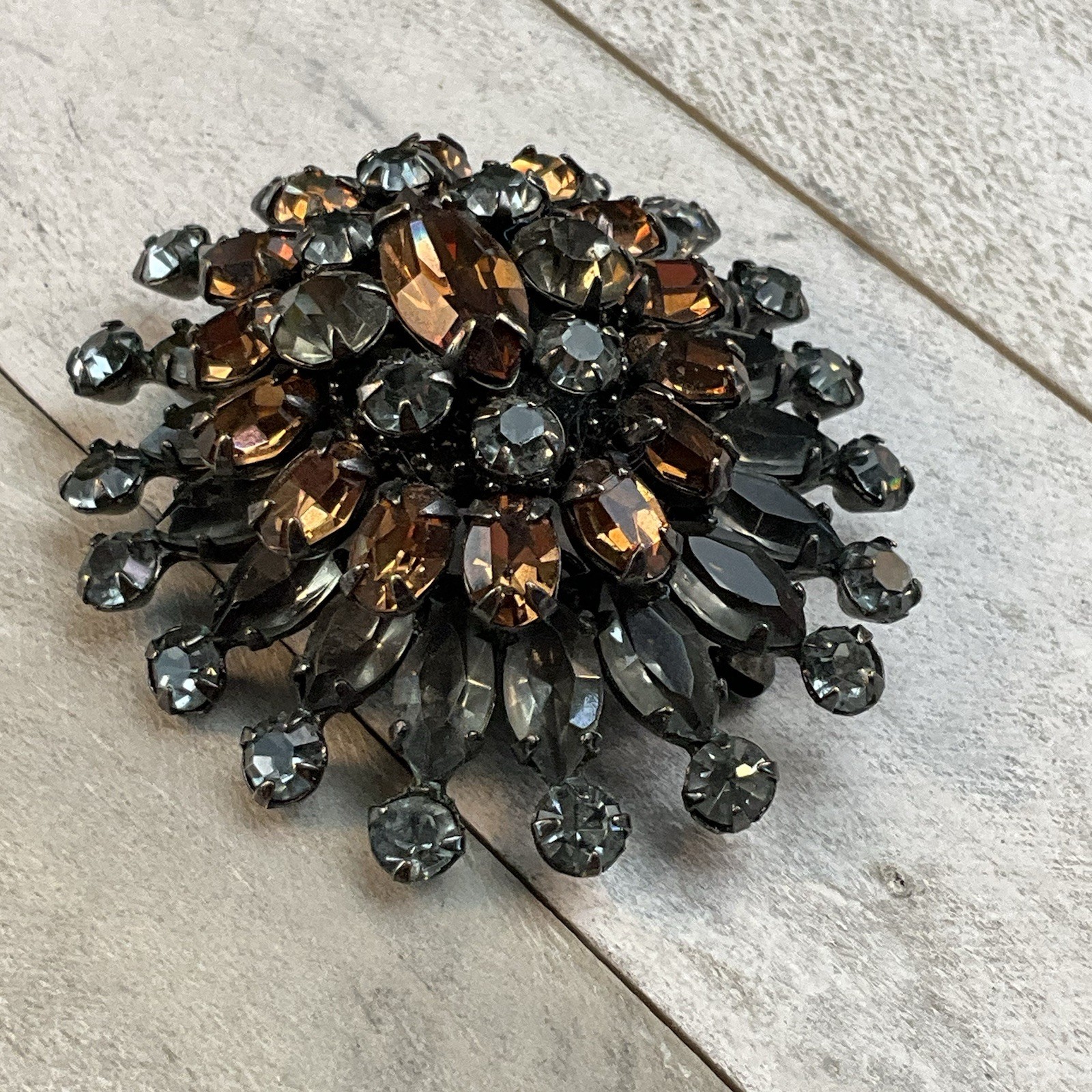 Schreiner Vintage Layered Smokey Gray Topaz Rhinestone Dome Brooch Pin READ
