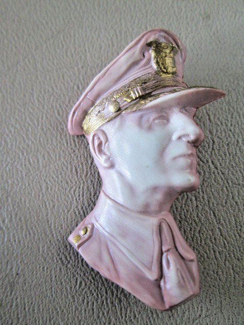 WWII General MacArthur pink 3D bust head Brooch Celluloid Vtg 40’s Pin Military