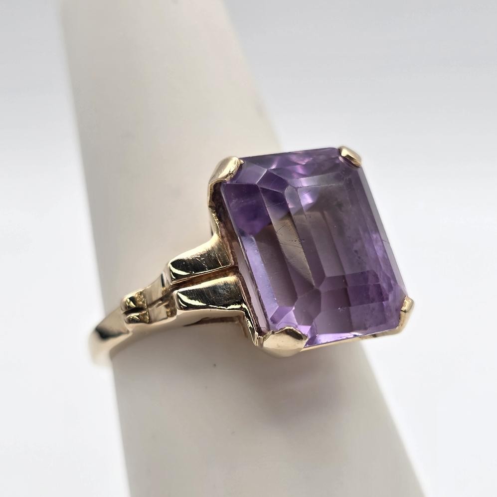Vintage 14K Yellow Gold Emerald-Cut Amethyst Mid-Century Style Ring Size 5.25