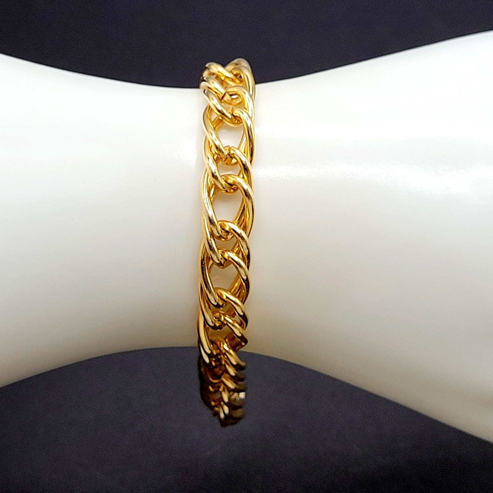 Fancy Oval Link Fancy Curb Shiny Gold Tone Vintage Chain Bracelet 7.25 Inch