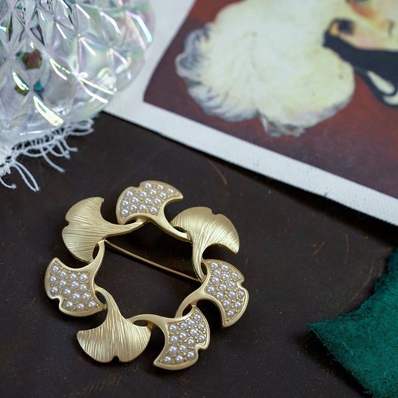 Vintage Women Rhinestone Baroque Brooch Accessories Retro Pearl Pins Party Gift