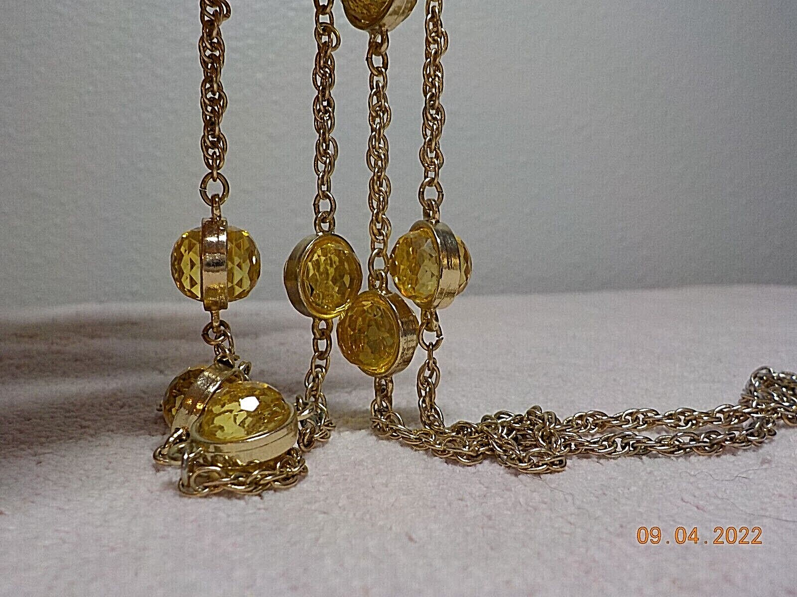J CREW FACETED YELLOW 10 CRYSTAL BALLS ON TWISTED OVAL GOLDTONE METAL CHAIN