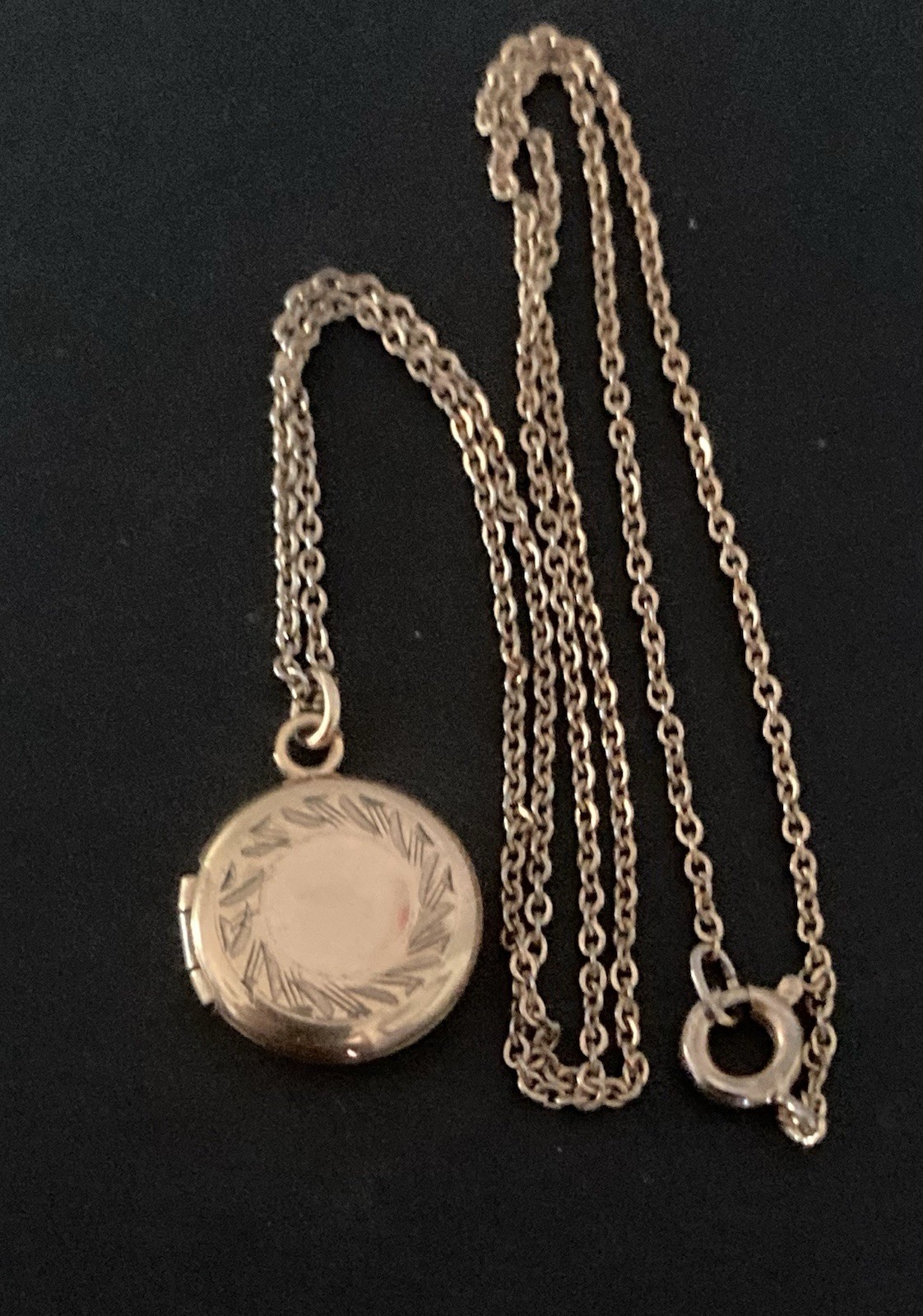 Vintage Gold Fill Locket Tiny Etched Round Photo Charm Chain 14.5″ Pendant