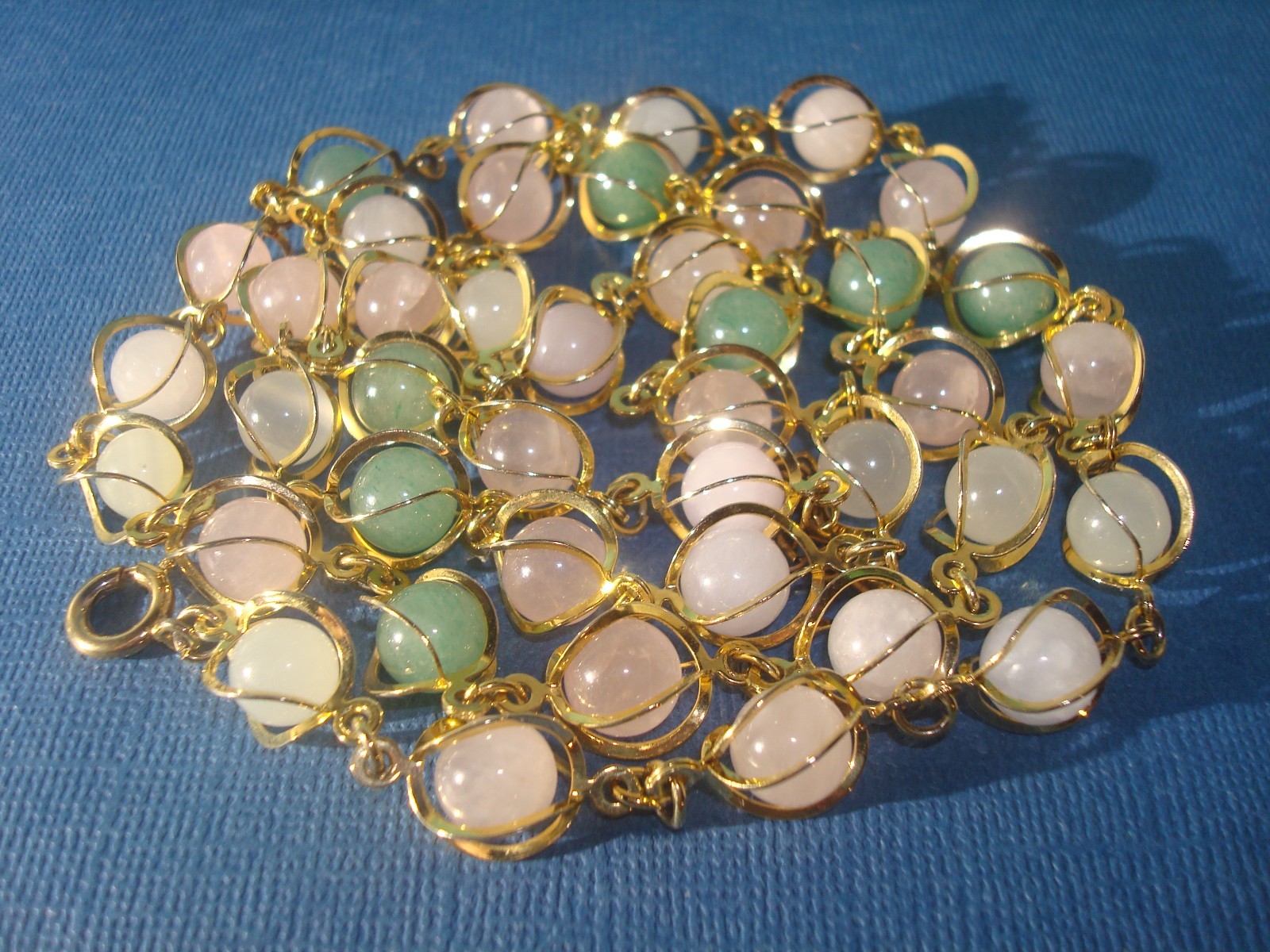 VINTAGE SEMI PRECIOUS GEMSTONE NECKLACE WIRE WRAP/CAGED PASTEL PINK,GREEN, 33″L
