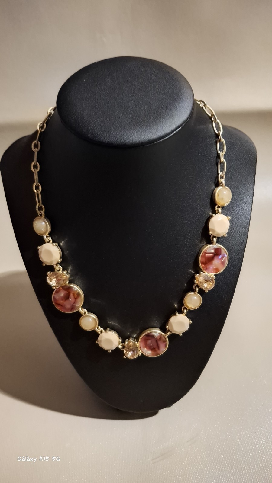 GUC! 18″ Gold-Tone Chain w/ Neutral Gem Tone Gems Fashion Statement Necklace