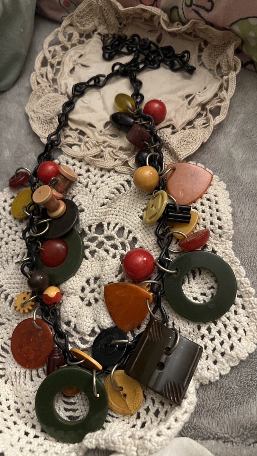 Vintage Unique Bakelite&Lucite Charm Statement Necklace buttons/beads shapecharm