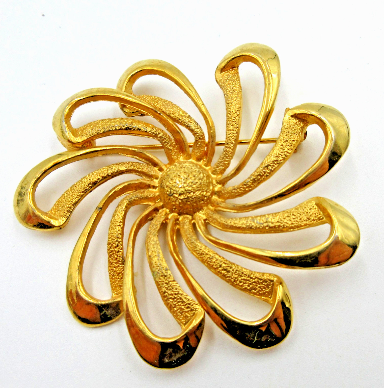 VTG 70s TO 90s ROGET TM BIG open work Brooch Pin texured & Shiny gold tone mtl