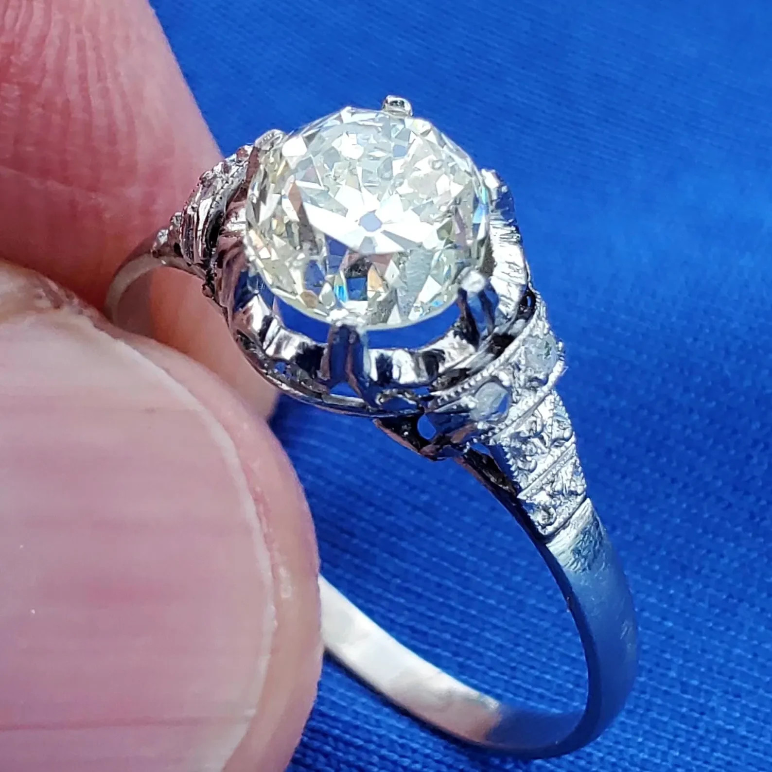 Original EARTH MINED DIAMOND Cushion cut Deco Engagement Ring PLATINUM Solitare
