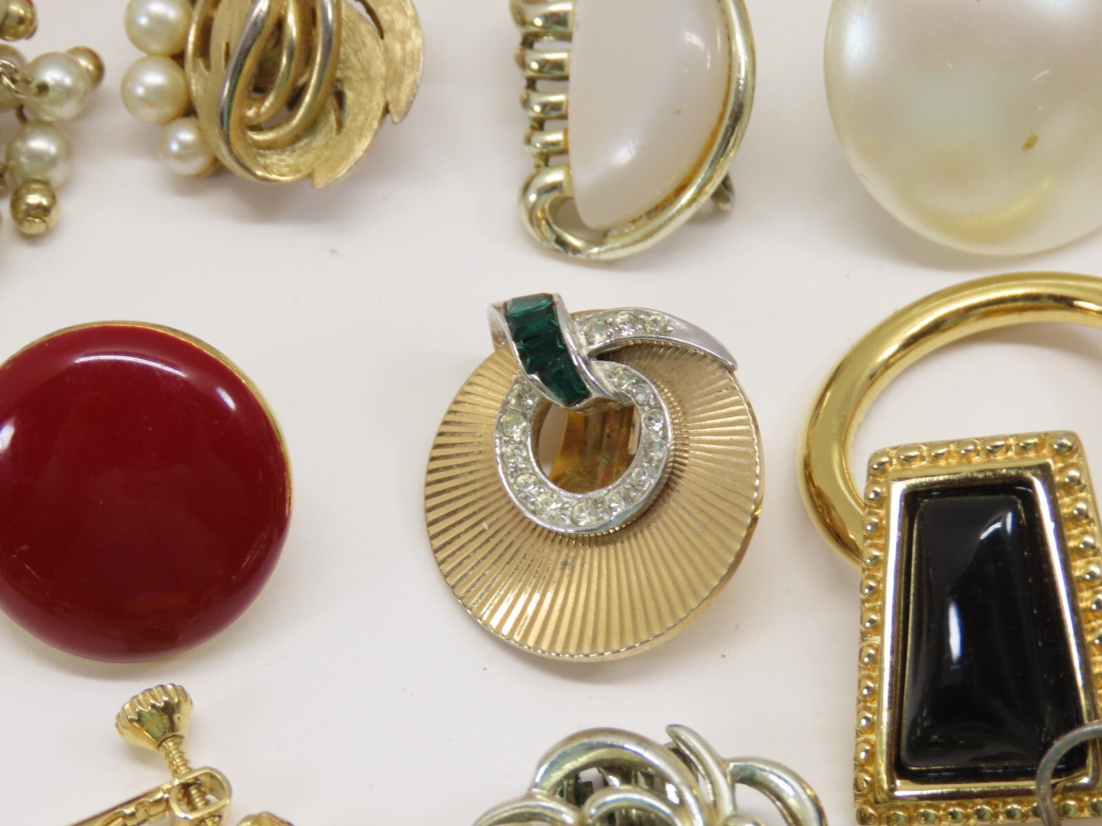 Single Earrings Lot ALL SIGNED 14 Crown Trifari Richelieu Monet + VTG 50+ D2216
