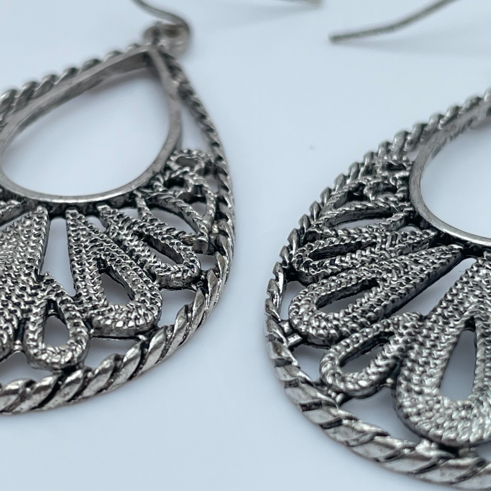 Vintage 90s Silver Tone Filigree Teardrop Dangle Earrings Boho Fashion Jewelry
