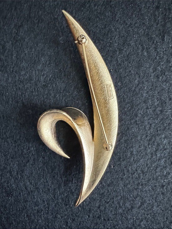 VTG Crown Trifari Brushed Gold Tone Split Leaf Brooch MCM 1950s 1960s