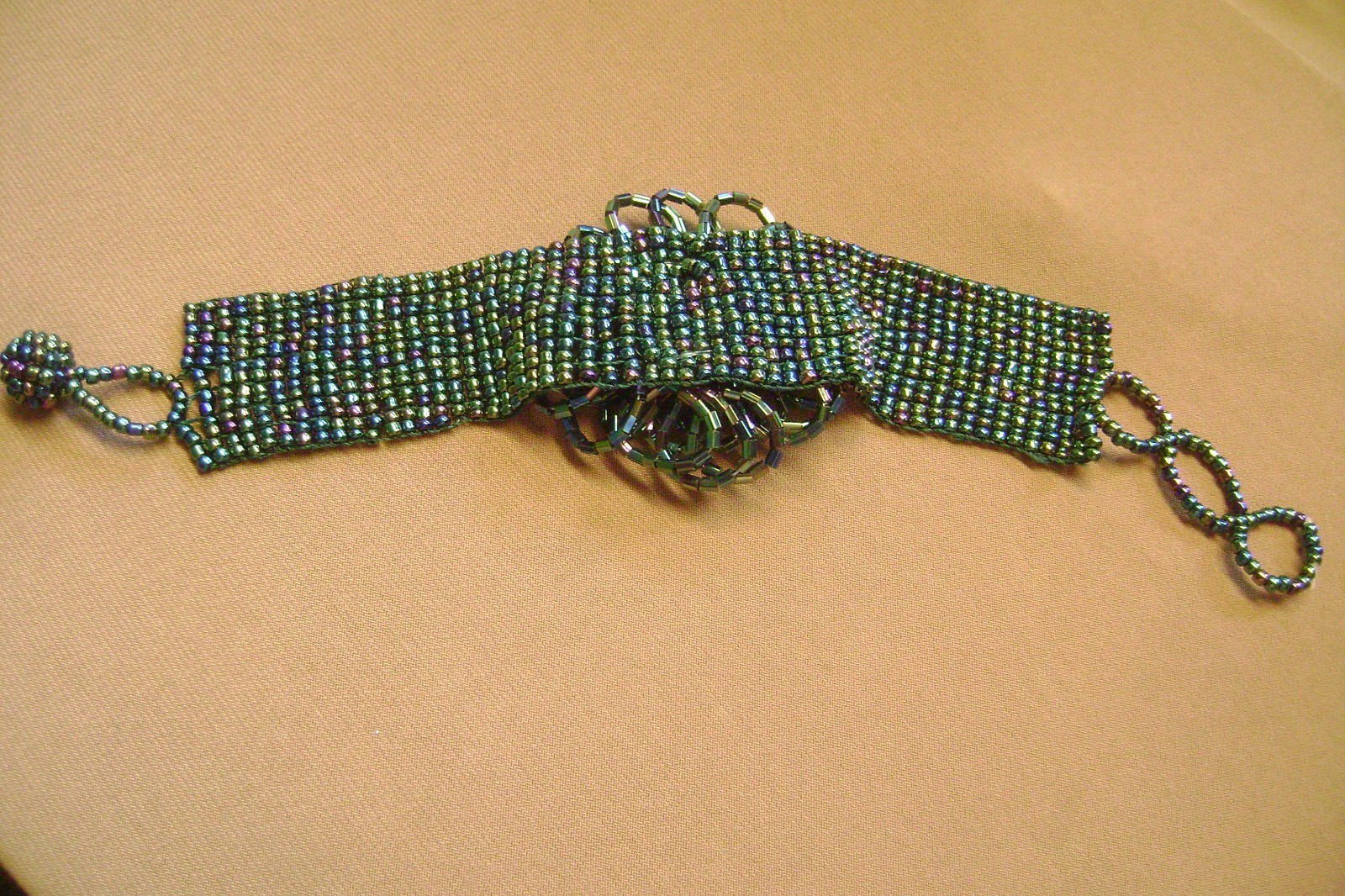 VTG- WIDE MULTICOLOR GLASS SEED BEADED LARGE CENTER FLOWER ADJUSTABLE BRACELET