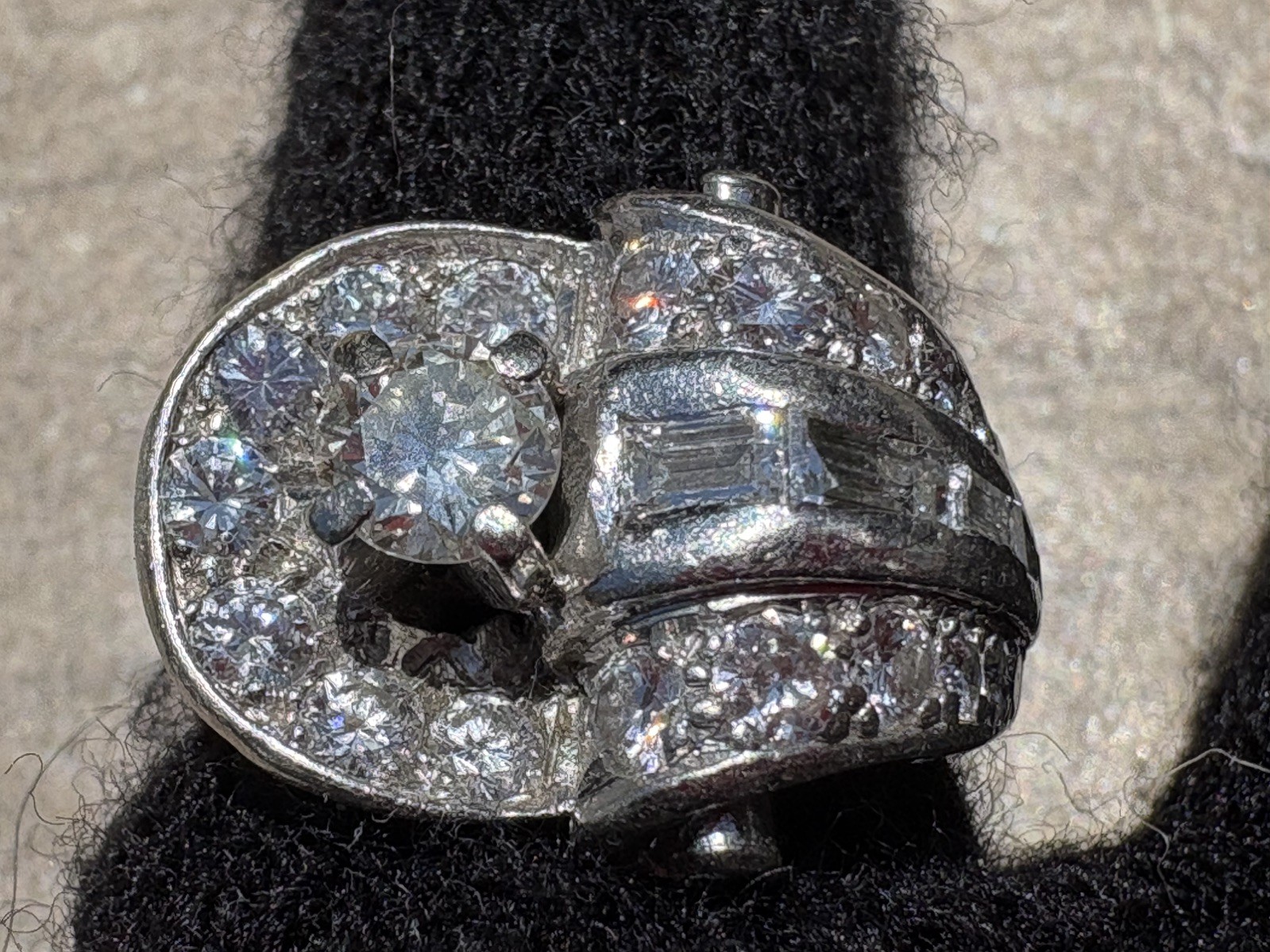 Antique Art Deco 18K 11.61 grams White Gold and diamonds