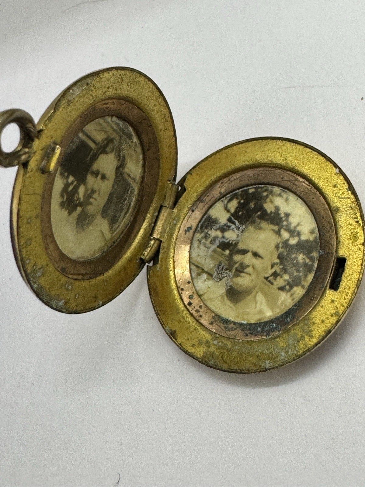 Vintage Etched Gold Photo Locket Pendant Charm