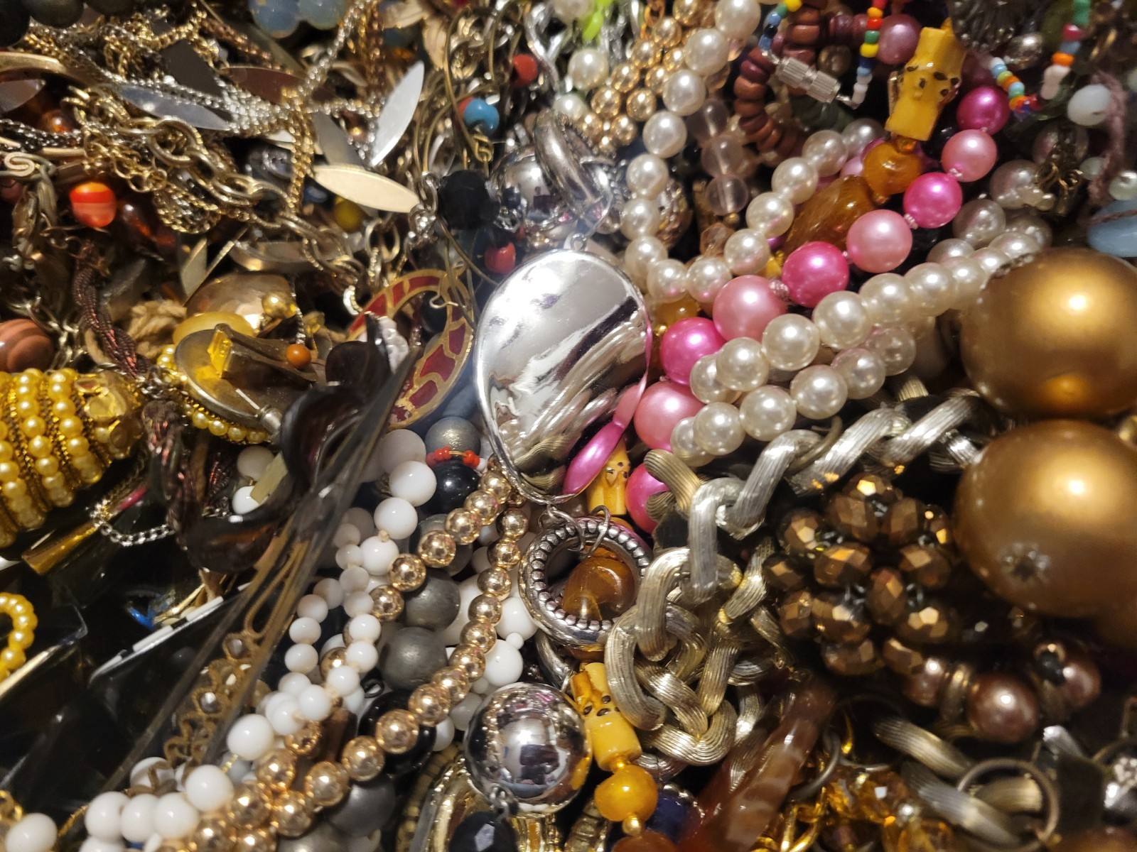vintage-to Now-BROKEN -REAL JUNK-ALL NOT WEARABLE-GOLD TONE-jewelry Lot- 14 Lb