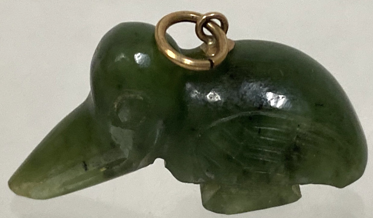 Vintage Carved Jade Jadeite Figural Kiwi Bird Pendant Charm 1 1/8″ Long