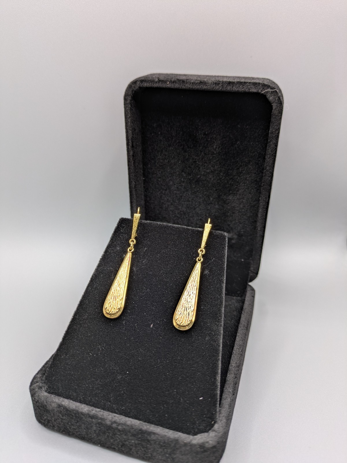 Rare Vintage 14K Gold 3.71g Teardrop Dangle/Drop Leverback Earrings With Texture
