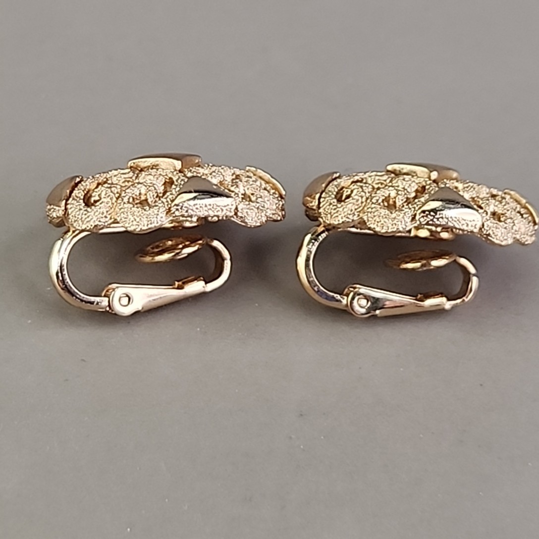 Vintage Avon Clip On Earrings Gold Tone Round Filigree .75″