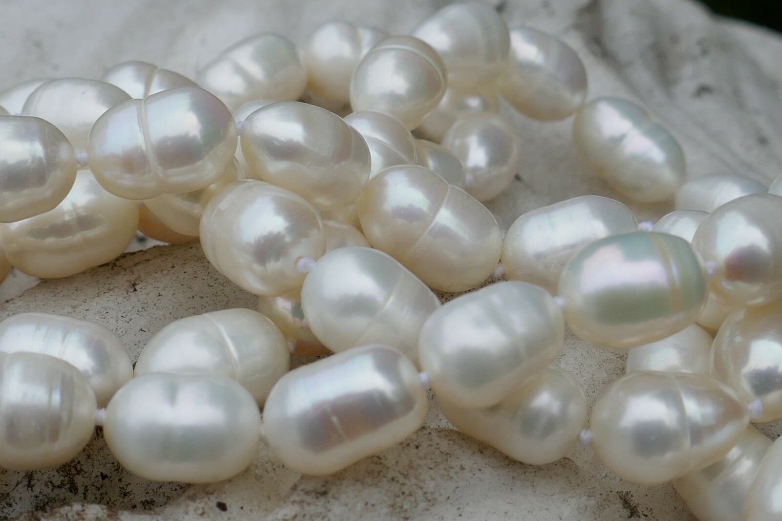 Vintage 6.4 mm x 10.6 mm White Circle Pearl Necklace – 33″ Long