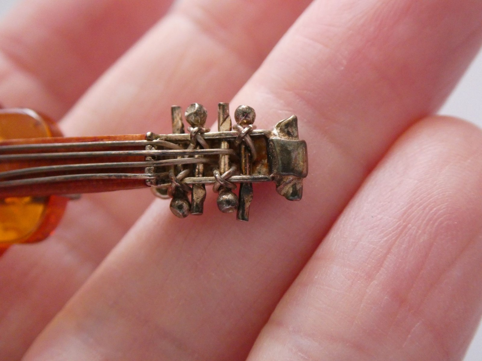 Vintage Polish Sterling Silver Carved Baltic Amber Violin Pin Brooch 6.4g 55mm