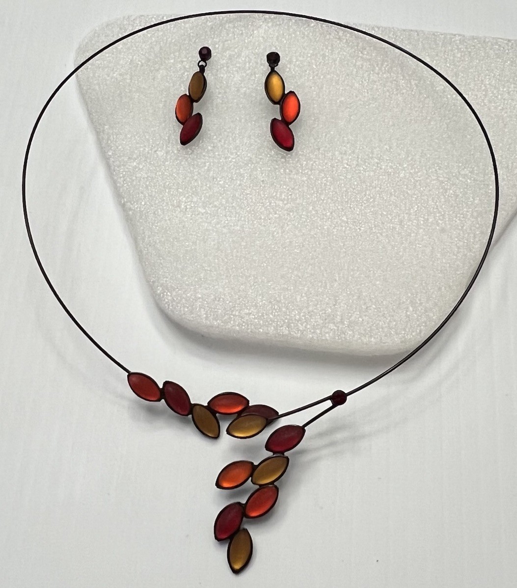 Vtg Art Set Black Shape Memory Wire Red Yellow Orange Stone Neck Choker Earring