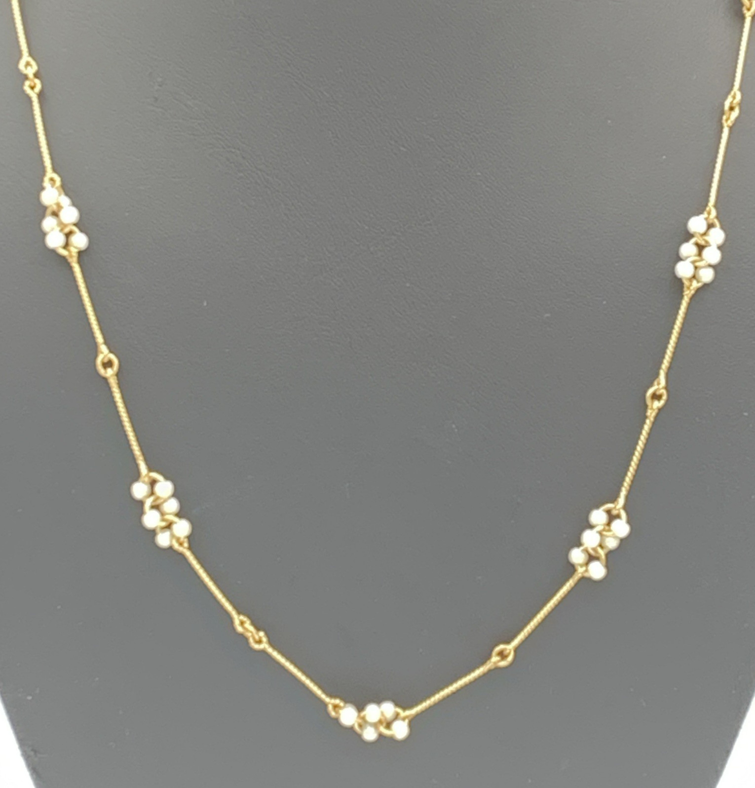 1984 Avon 24 inch Pearlized Cluster Necklace 4-521