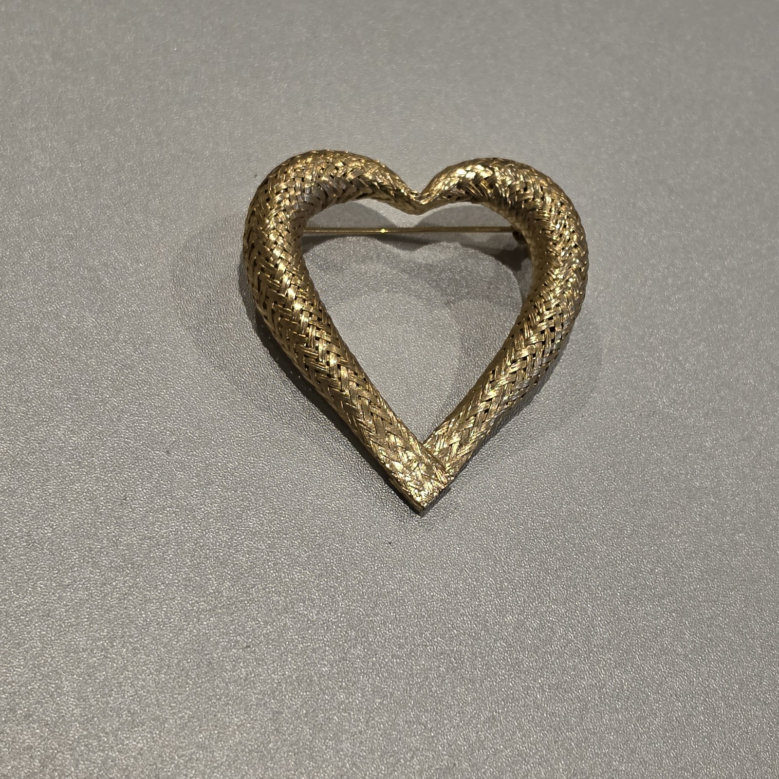 Vintage Gold Tone Woven Heart Brooch Pin Openwork Braided Mesh Heart Pin