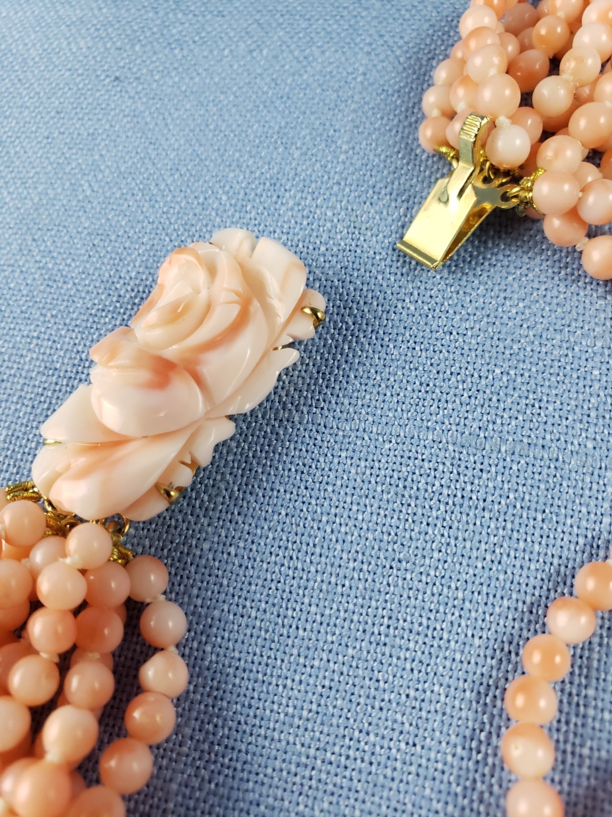Angel skin coral multistrand 11 strands bead necklace carved rose 21″ 130 g