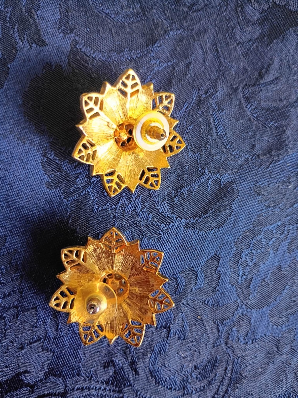 Vintage Avon Festive Sparkle black enamel poinsetta pierced earrings