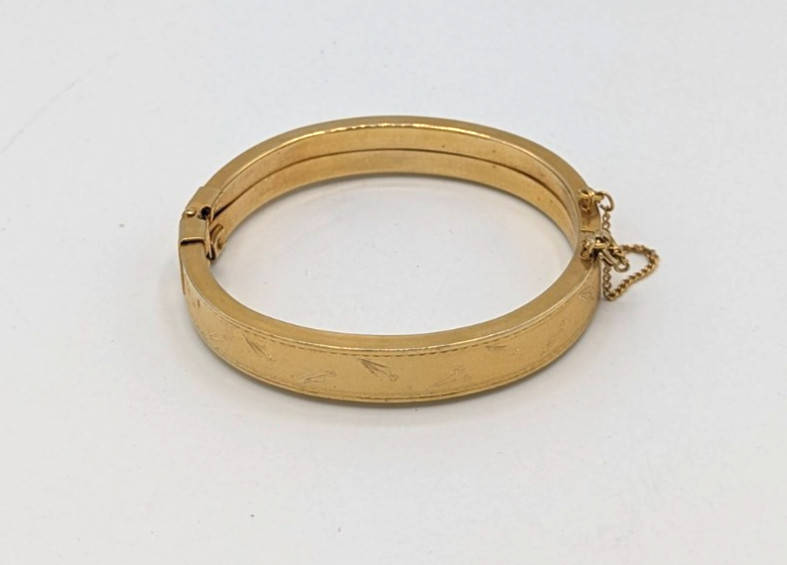 Vintage Etched Hinged Bangle Bracelet Flowers Gold Tone MCM Safety Chain 7.25″