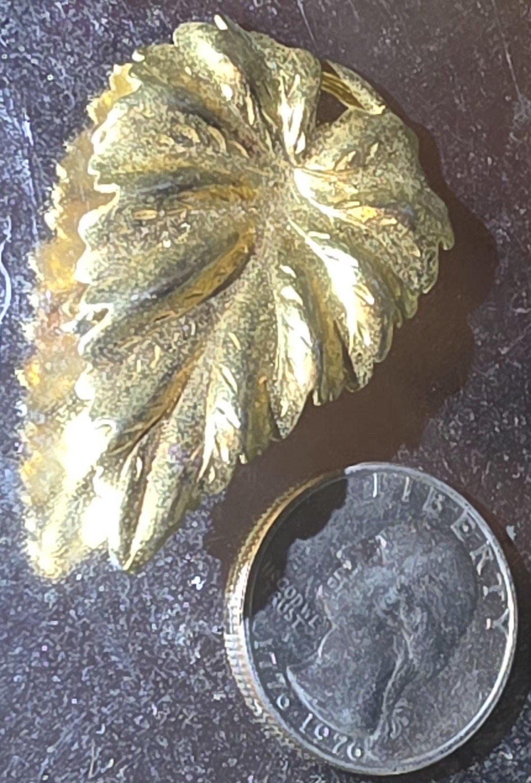 Vintage Gold Tone Leaf Scarf Clip