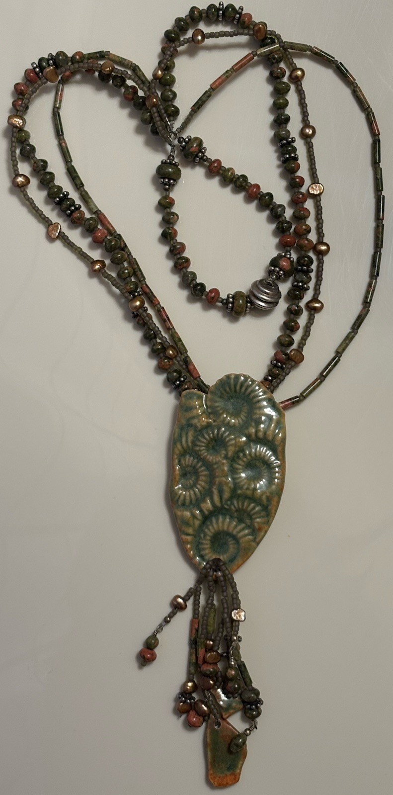 Vintage SeaShell Pattern Handmade Jewelry Ceramic Art Necklace Diane Wilson Folk