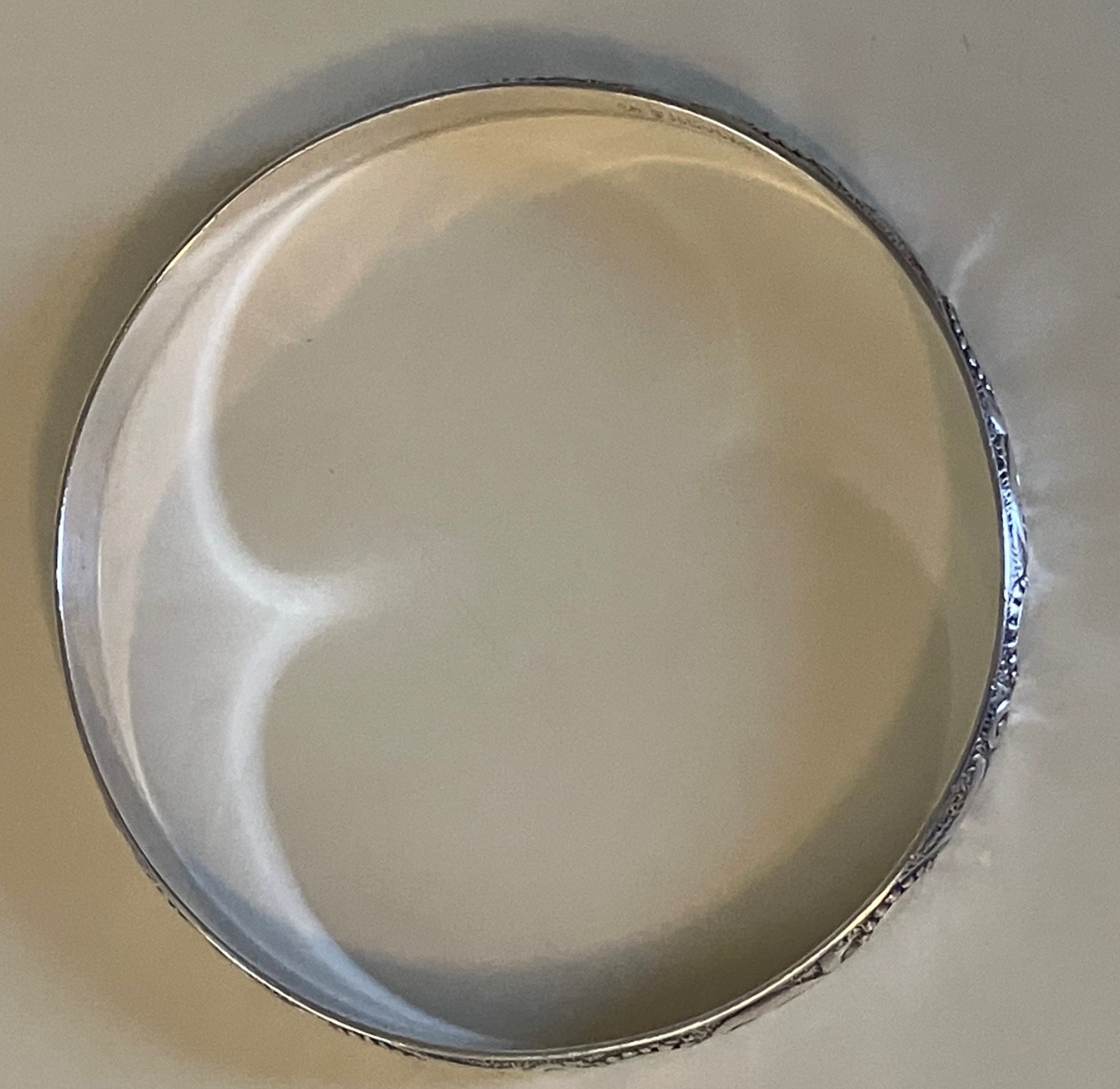 VINTAGE STERLING SILVER SCROLL REPOUSSE PATTERN DANECRAFT BANGLE BRACELET