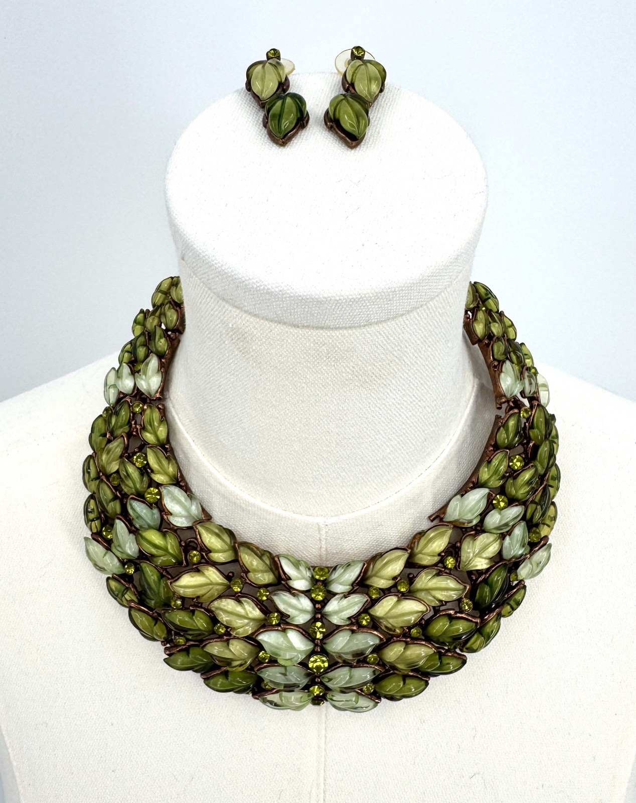 Vintage thermoset Statement Collar Necklace And Earrings Green Leaf