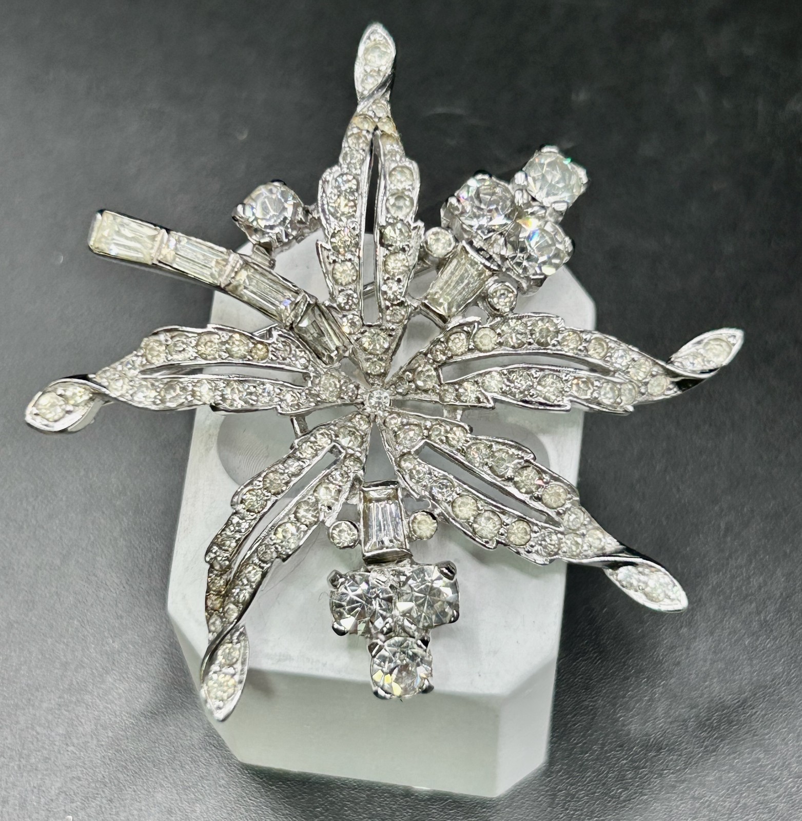 VINTAGE MAZER BROS SIGNED DESIGNER CLEAR RHINESTONES ORCHID OR LILY SHAPE BROOCH