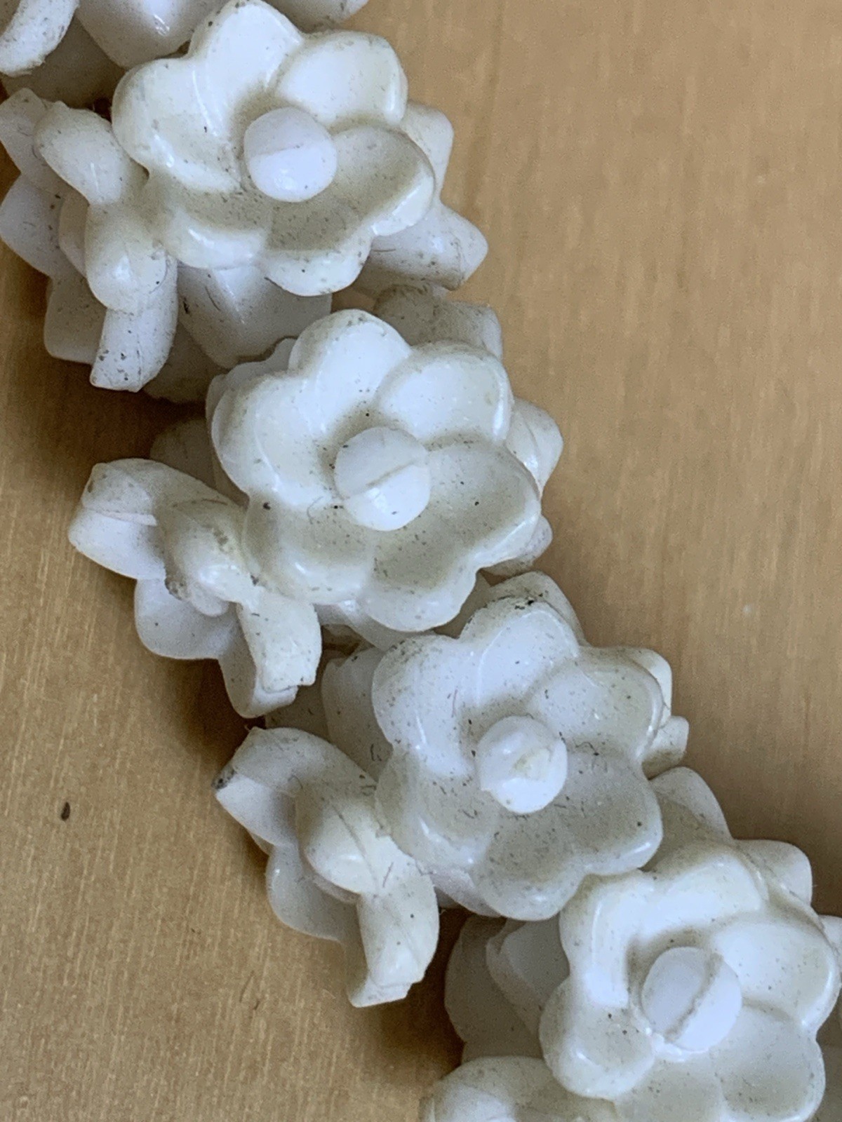 Vintage Trifari White Plastic Flower Necklace Floral Lei Choker Mid Century