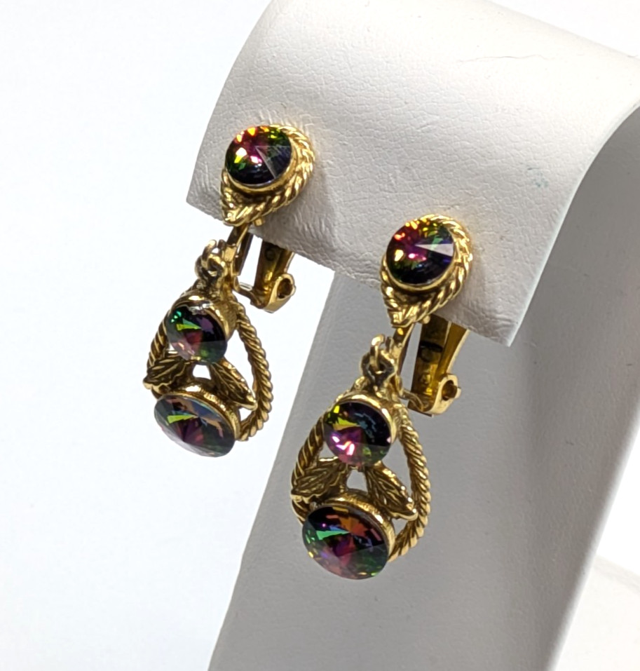 VTG Watermelon Rivoli Rhinestone Textured Gold Tone Drop Clip on Earrings 1.5″