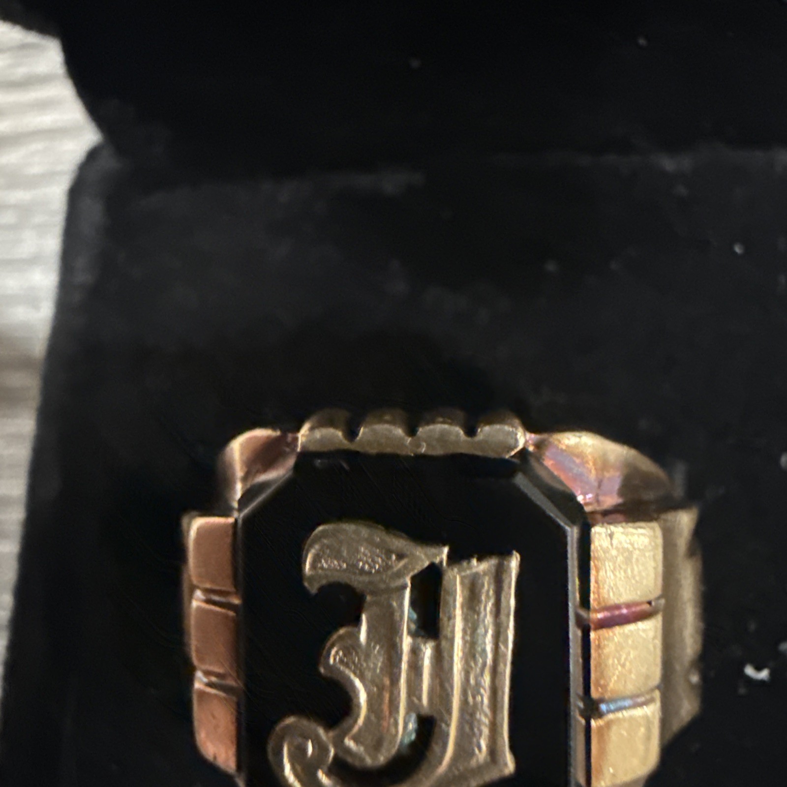 Vintage 10K Yellow Gold Black Onyx Signet Ring Monogram “J” 5.7 Grams Size 9