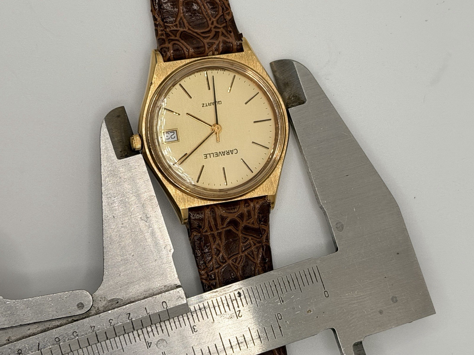 Vintage Caravelle by Bulova Quartz Date Watch Gold Tone New Battery Box Runs