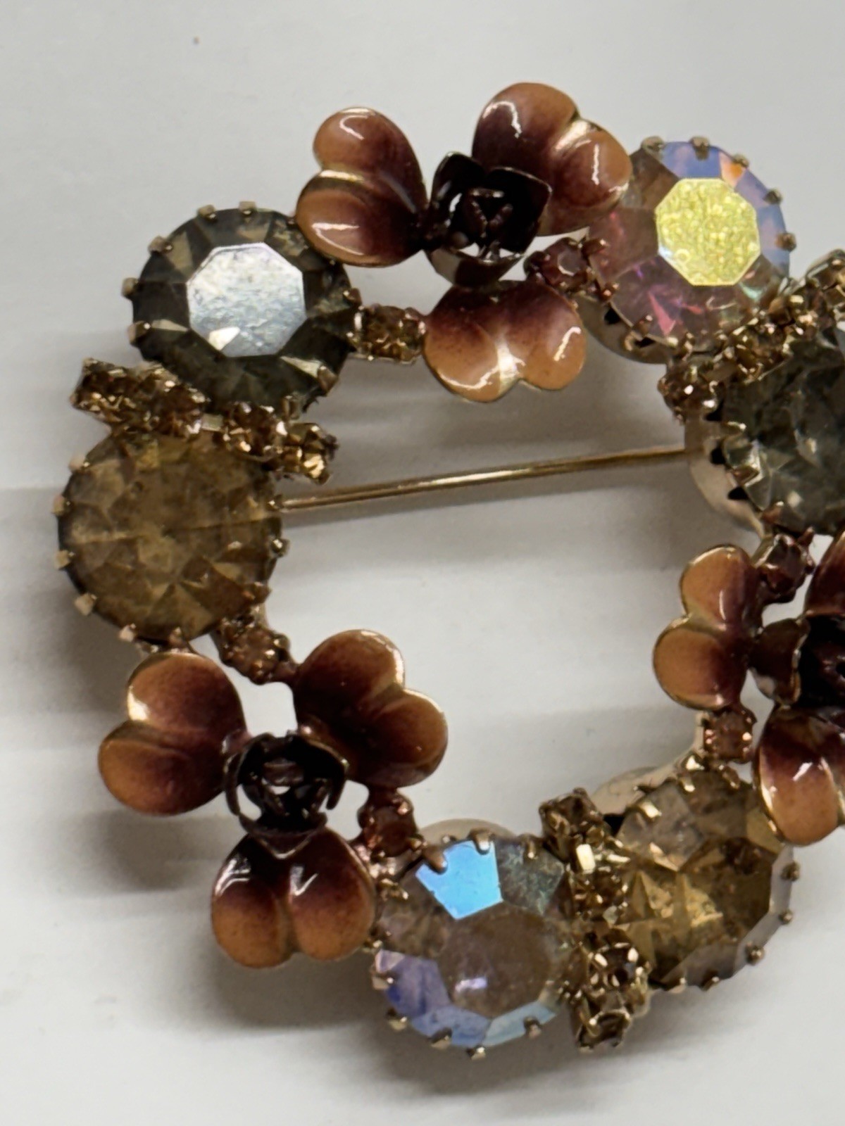KARU ARKEING floral and amber pin