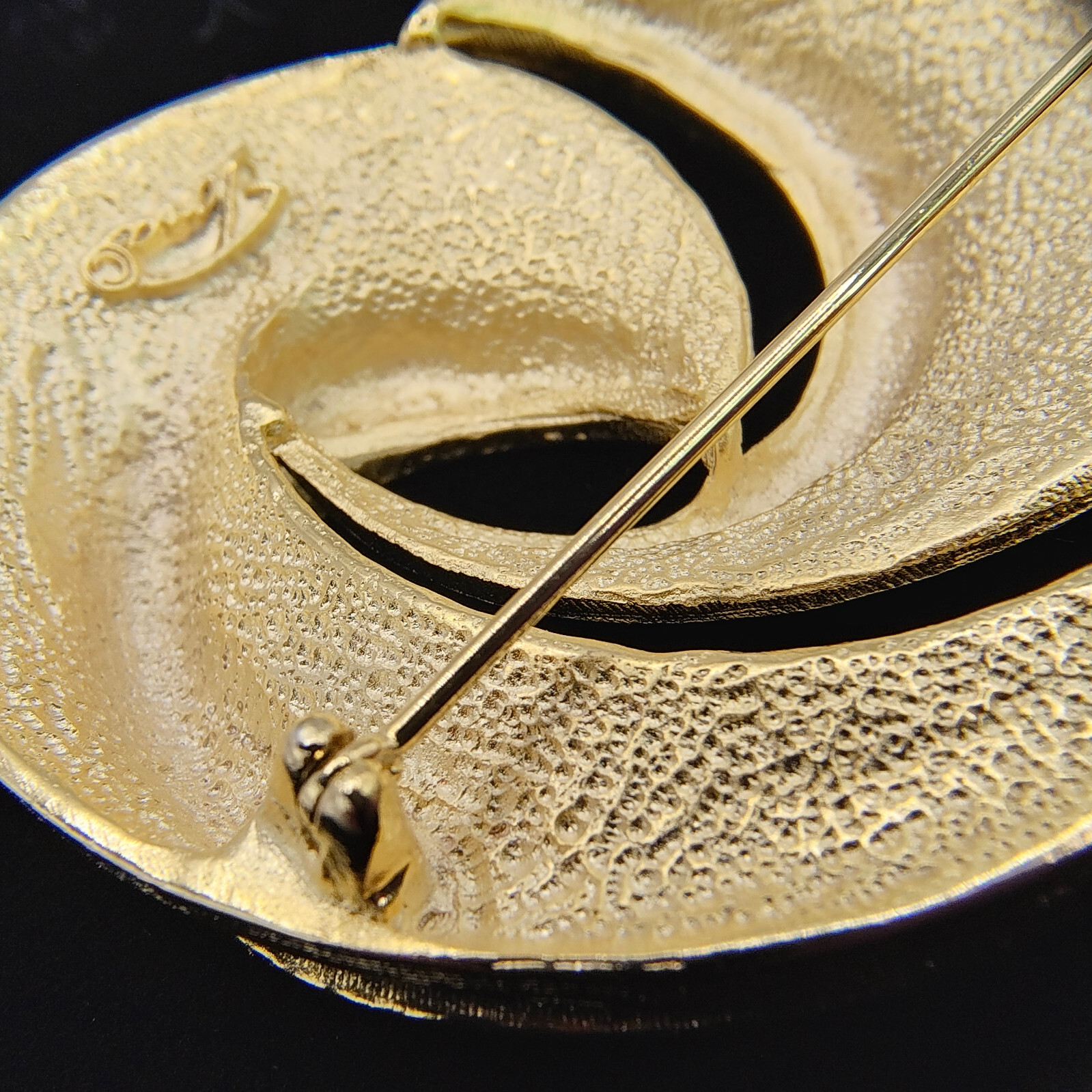 VTG Tona Gold Tone Brooch Pin Swirl Drip Multiple Textures Modernist Signed