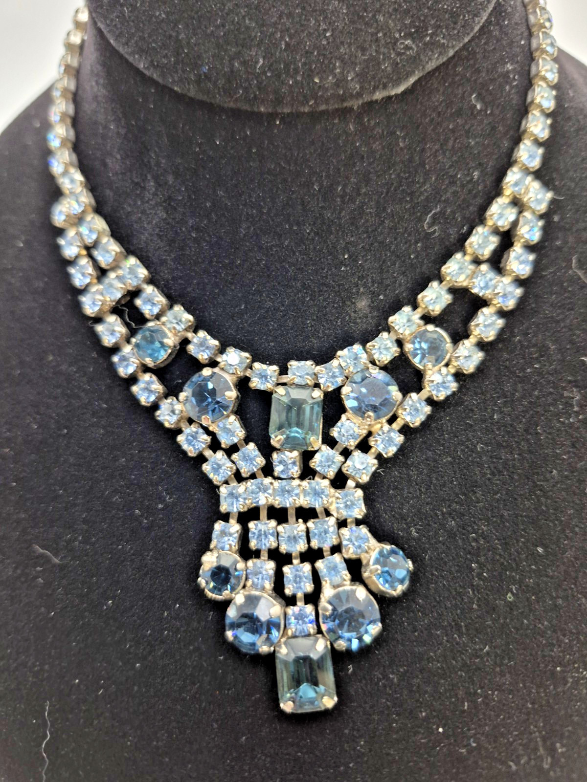 Vintage 1950s Necklace Choker Dark and Light Blue Rhinestones Prong Set 15″