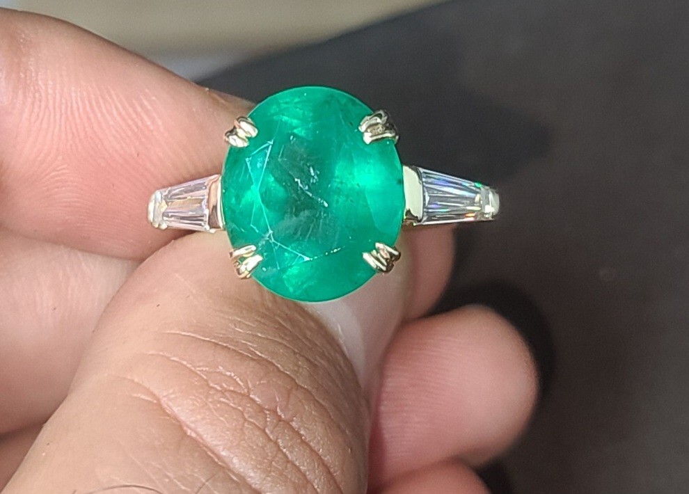 Vintage 14k Yellow Gold Engagement Ring 9.42CT.Natural Green Emerald Oval Shape