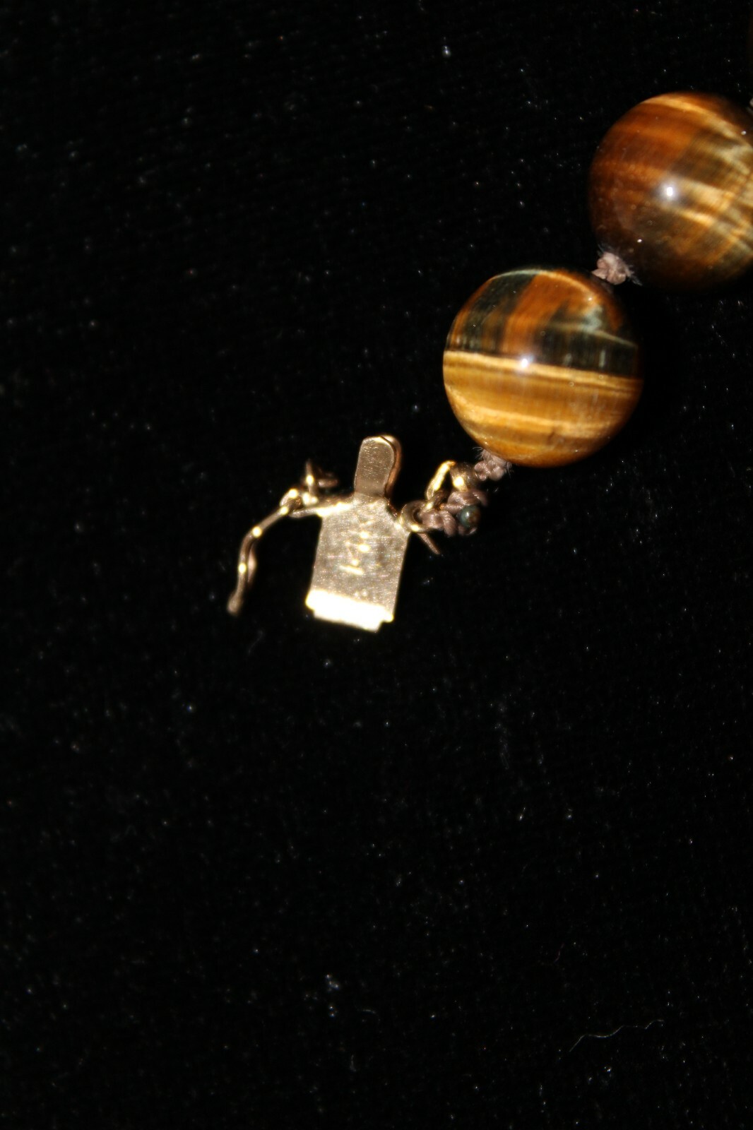 Vtg 14K Yellow Gold Leaf Tigers Eye Knotted Strand Necklace 17″ Slider 67gS