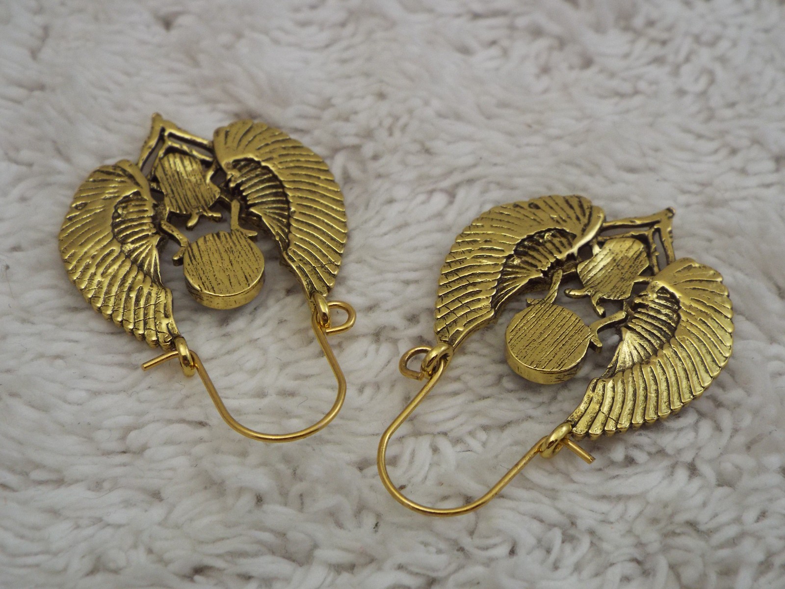 Goldtone Egyptian Winged Scarab Beetle Pierced Earrings (A72)