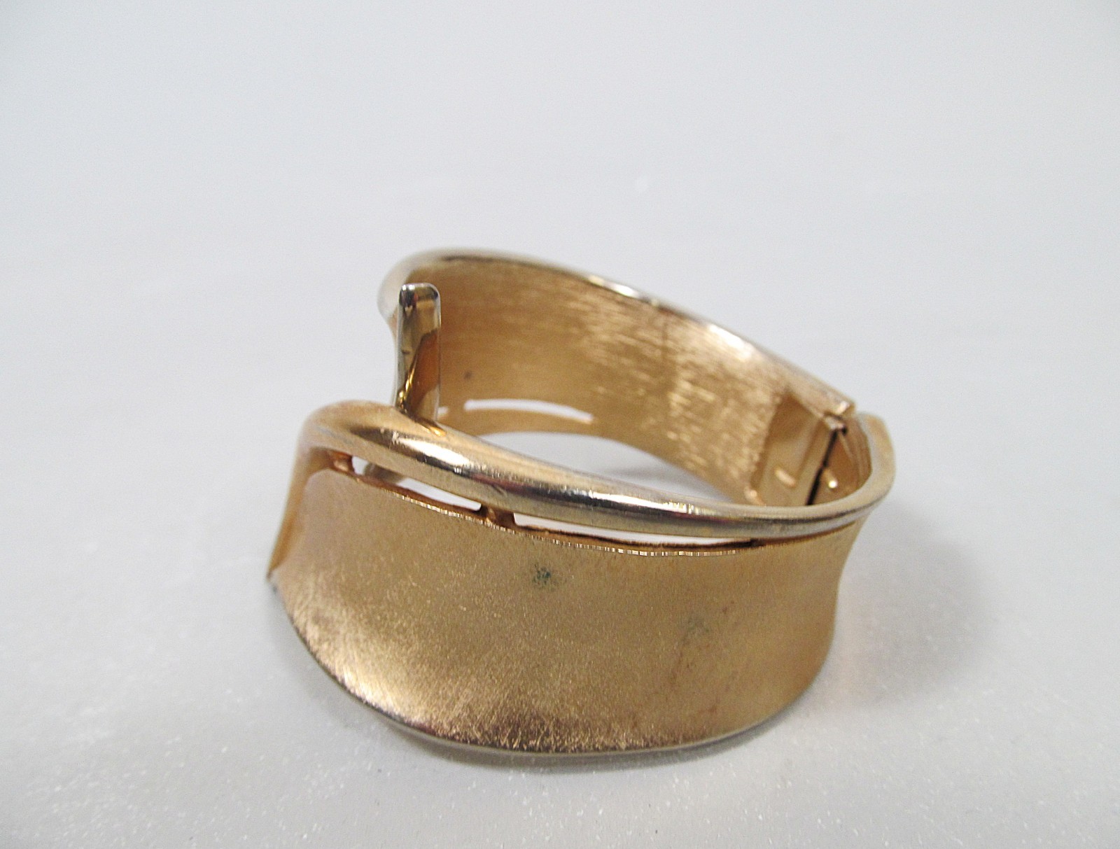 Vintage Crown Trifari Gold Tone Wrap Hinged Clamper Bracelet Leaf Style Signed