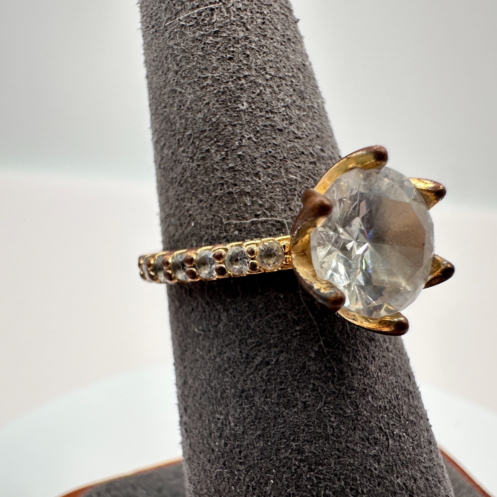Vintage 90s Gold Tone Solitaire Ring Clear Round Glass Classic Fashion Jewelry